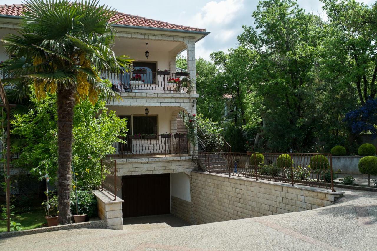 Apartment Dani Malinska Buitenkant foto